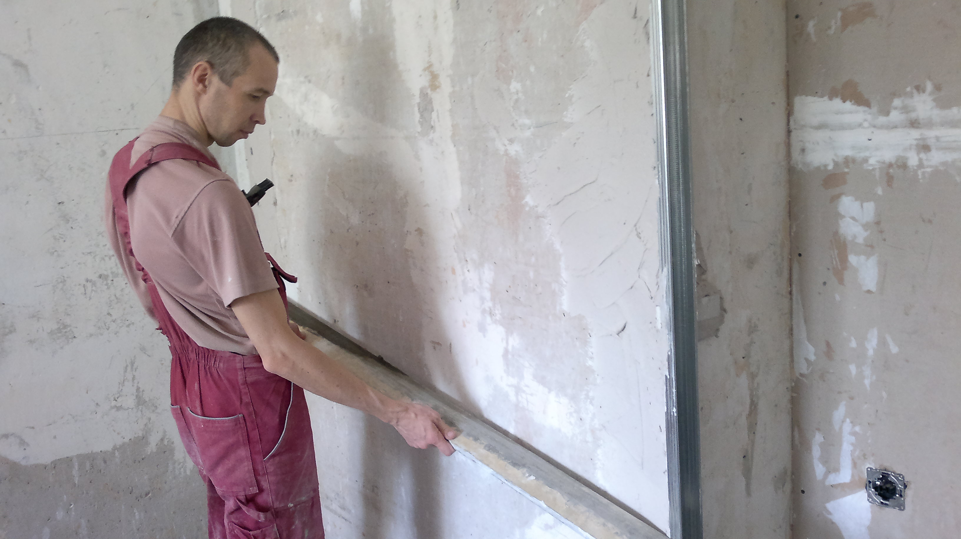 Штукатурка стен по маякам своими руками – это обязательный этап ремонта в квартире. 